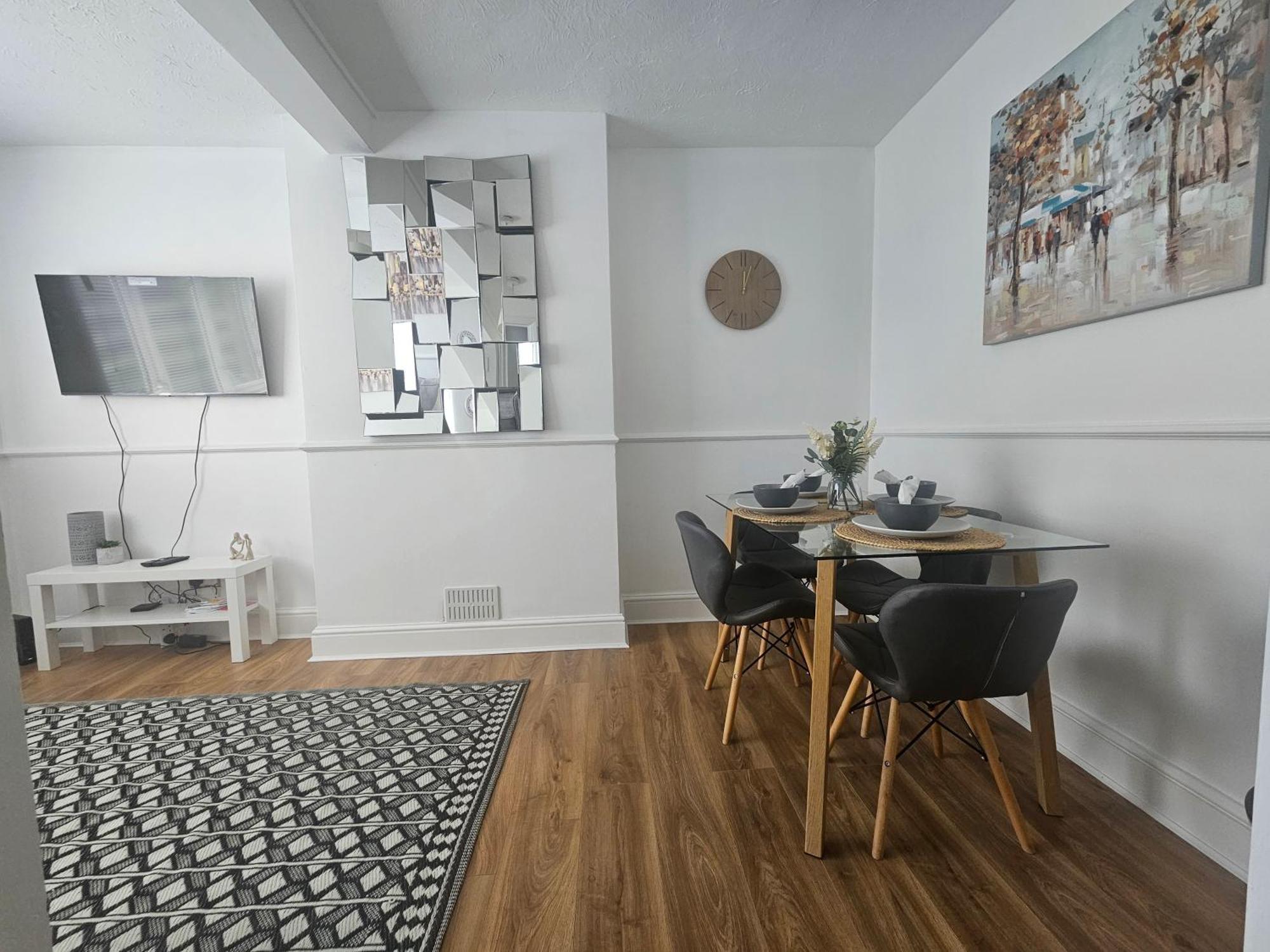 St Albans City Stays - Near Luton Airport - St Albans Abbey & City Train Station - Close To London- Harry Potter World - The Odyssey Cinema - Abbey Cathedral- Contractors I Business I Leisure- Sleeps Upto 6 People Exteriér fotografie