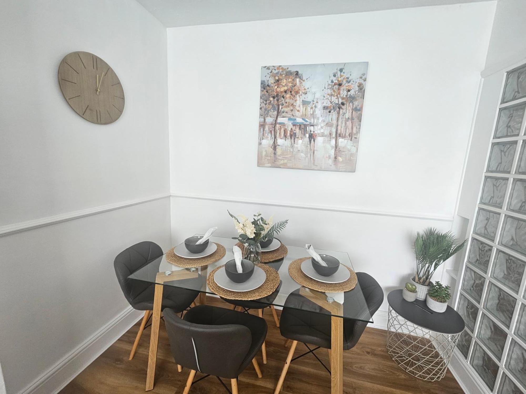St Albans City Stays - Near Luton Airport - St Albans Abbey & City Train Station - Close To London- Harry Potter World - The Odyssey Cinema - Abbey Cathedral- Contractors I Business I Leisure- Sleeps Upto 6 People Exteriér fotografie
