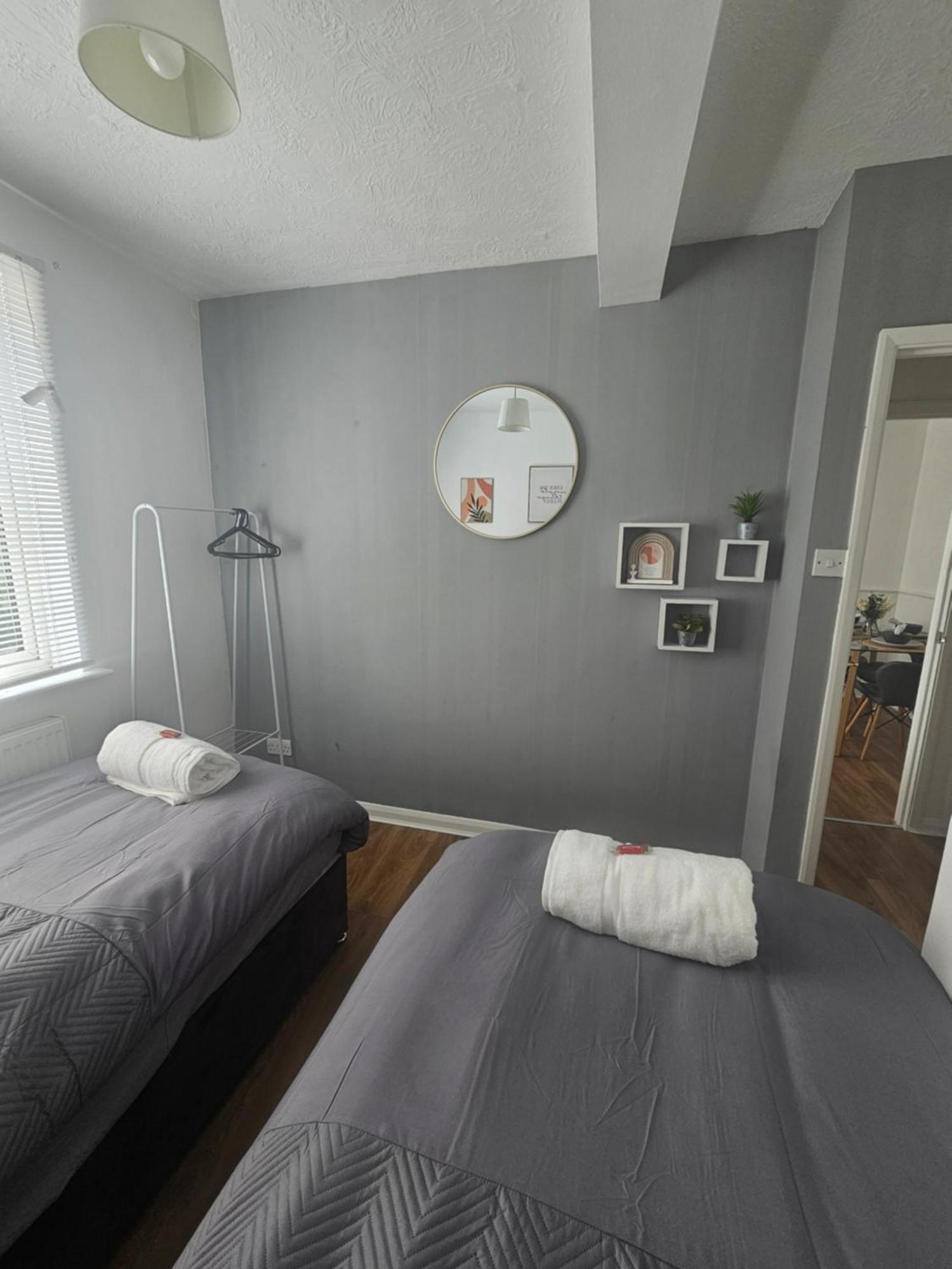 St Albans City Stays - Near Luton Airport - St Albans Abbey & City Train Station - Close To London- Harry Potter World - The Odyssey Cinema - Abbey Cathedral- Contractors I Business I Leisure- Sleeps Upto 6 People Exteriér fotografie