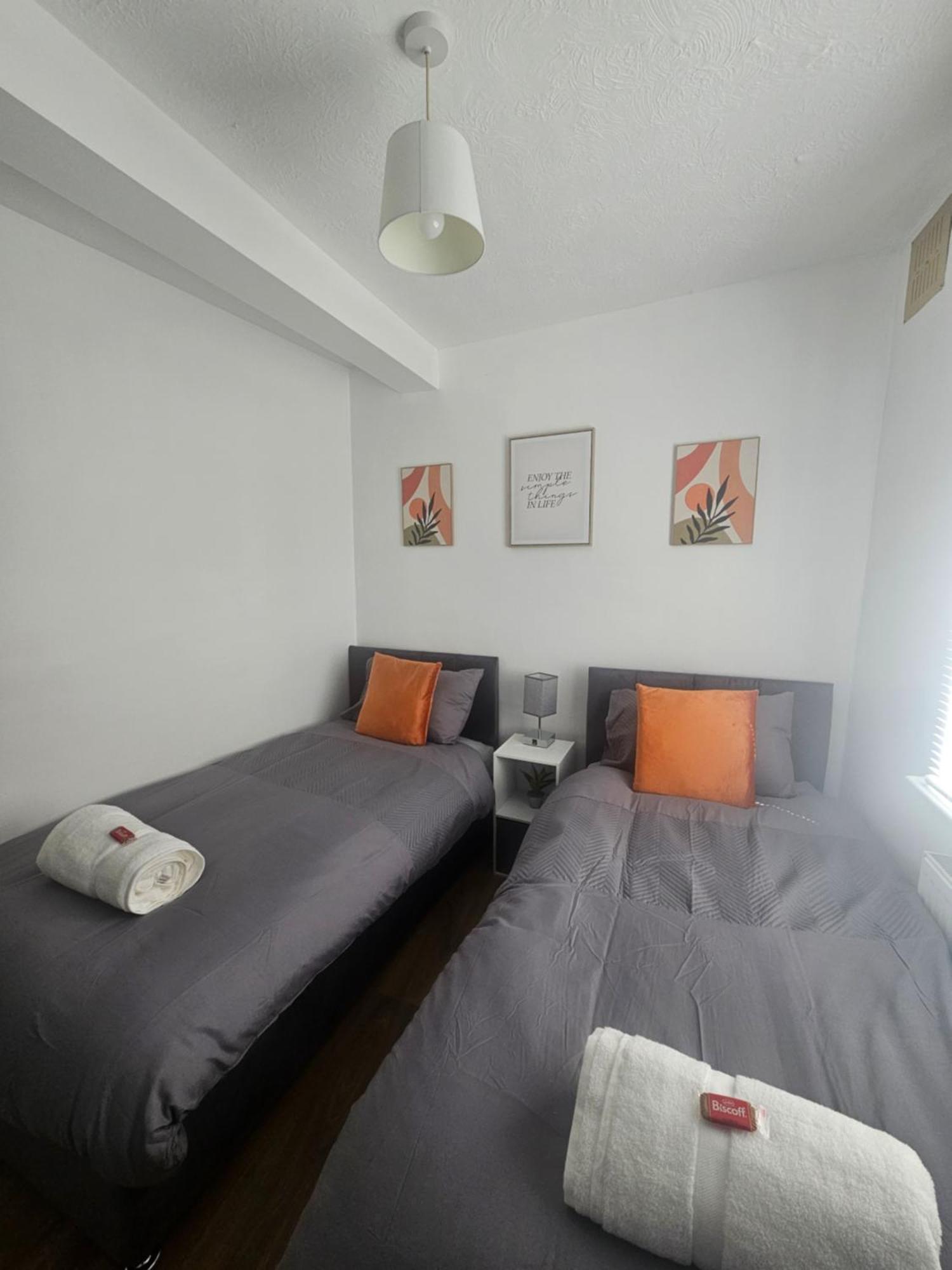St Albans City Stays - Near Luton Airport - St Albans Abbey & City Train Station - Close To London- Harry Potter World - The Odyssey Cinema - Abbey Cathedral- Contractors I Business I Leisure- Sleeps Upto 6 People Exteriér fotografie