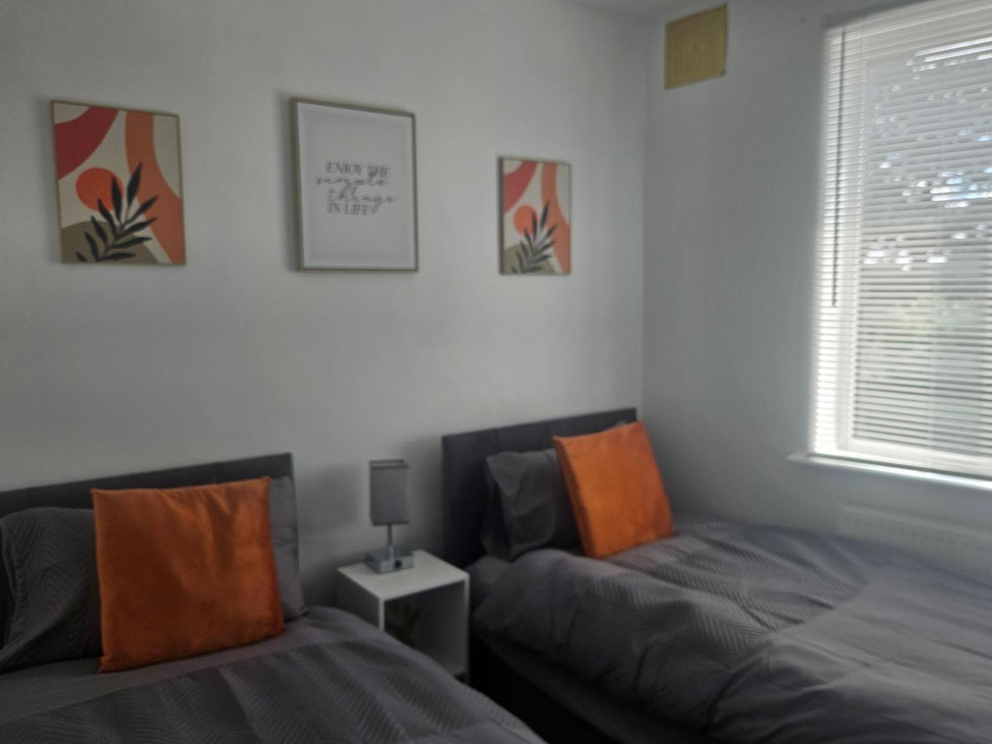 St Albans City Stays - Near Luton Airport - St Albans Abbey & City Train Station - Close To London- Harry Potter World - The Odyssey Cinema - Abbey Cathedral- Contractors I Business I Leisure- Sleeps Upto 6 People Exteriér fotografie