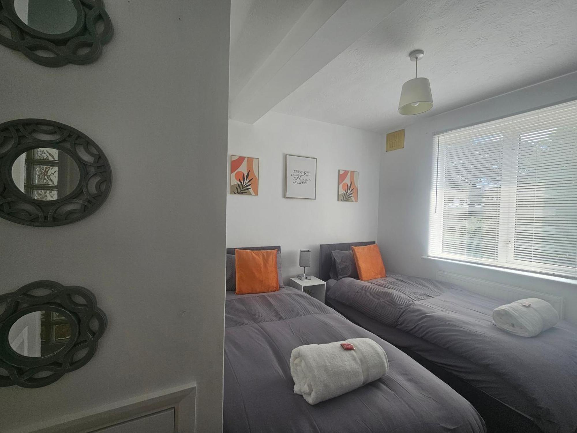 St Albans City Stays - Near Luton Airport - St Albans Abbey & City Train Station - Close To London- Harry Potter World - The Odyssey Cinema - Abbey Cathedral- Contractors I Business I Leisure- Sleeps Upto 6 People Exteriér fotografie